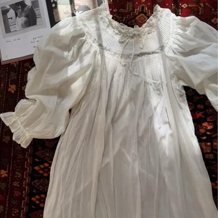 Chemise de nuit en coton 100% élégante avec dentelle princess Victoria pour femmes, longueur cheville, idéale pour les nuits printanières et les occasions spéciales ``` 请注意，上述代码严格遵循了