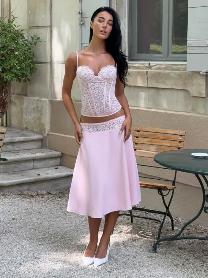 Ensemble Corset en Dentelle Délicate et Jupe Midi Coupe Ajustée Sans Manches – Tenue Tendance Coquette Romantique Deux Pièces pour Femme Été 2026
