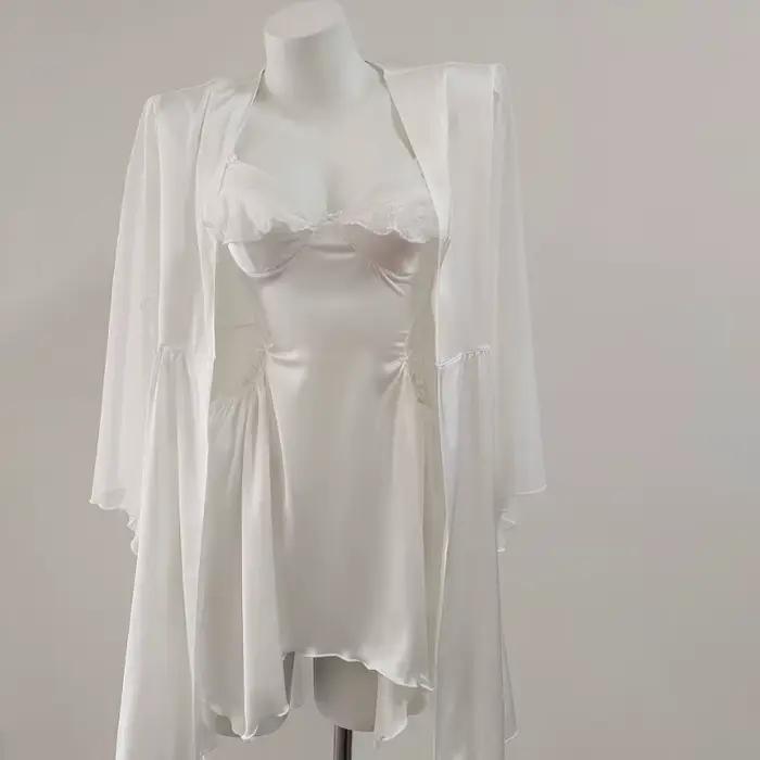 Light Bue chemises de nuit 2025 nouveau pyjama Sexy chemises de nuit pour femmes mince dentelle creuse glace soie plis mince mince bretelles chemise de nuit