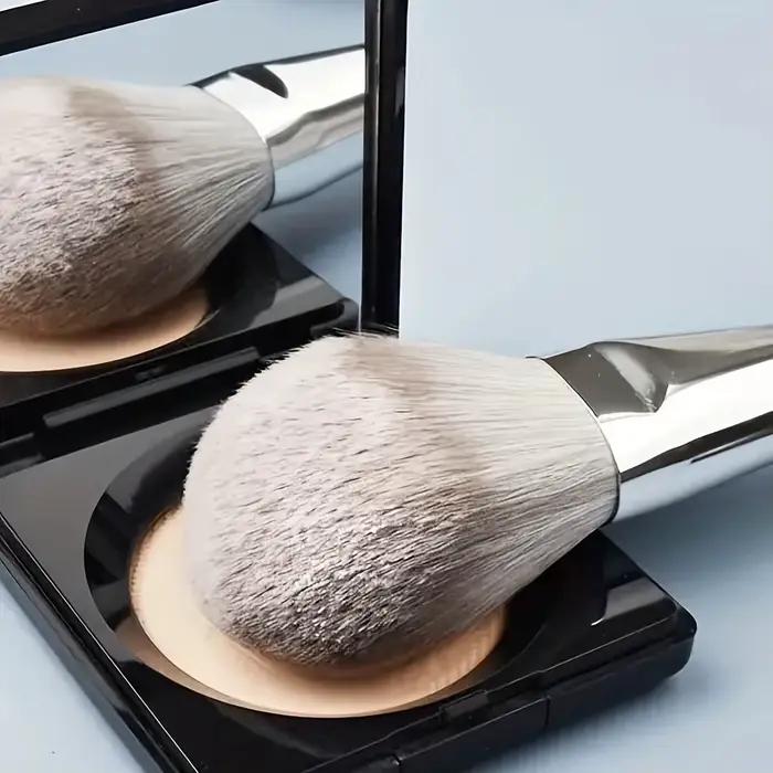 Profesionálna sada 14 strieborných kefiek na make-up | Obsahuje 2 zamatové nadýchané púdre + 2 miešacie hubky