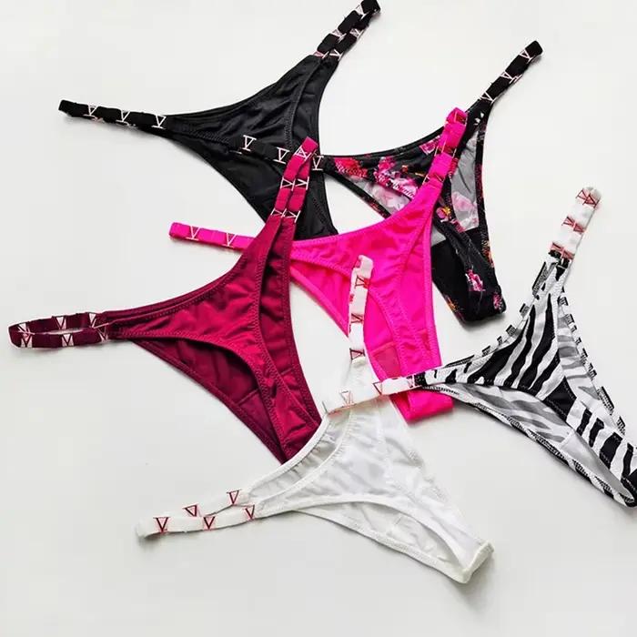 Sexy V-kalhotky s kovovou ozdobou, nízky pás, športové spodné prádlo pre ženy