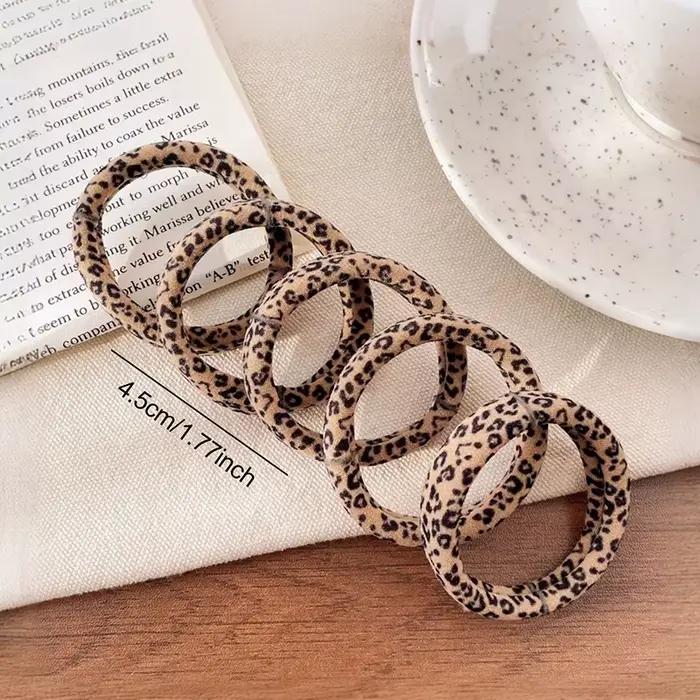 Elastická gumička do vlasov s leopardím vzorom
