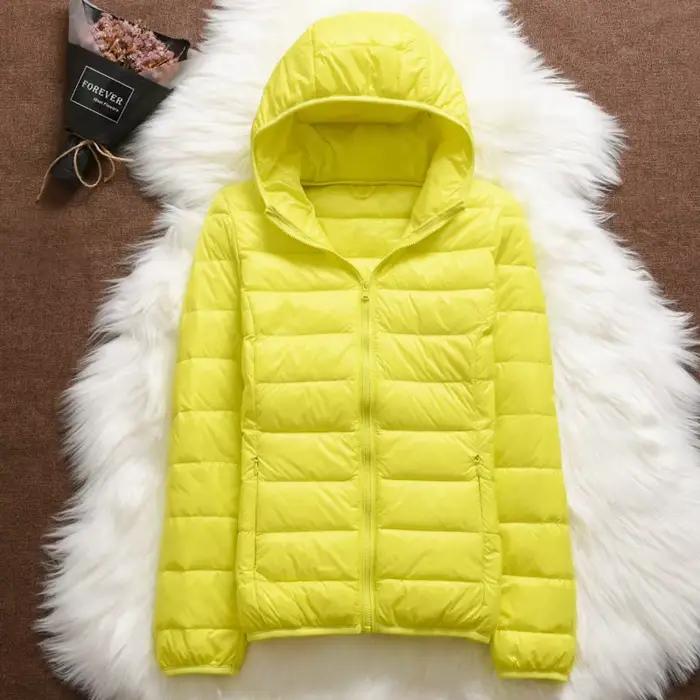 Manteau léger en nylon pour femmes avec capuche et duvet de canard blanc pour l'automne et l'hiver style bureau élégant à offrir