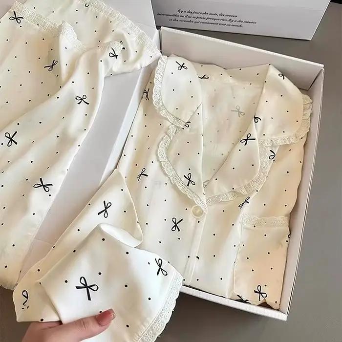 Pyjama pantalon à manches longues, Chic, d'inspiration française, haute couture, esthétique, Instagram, adorné par nœud, en soie glacée, garnis de dentelle