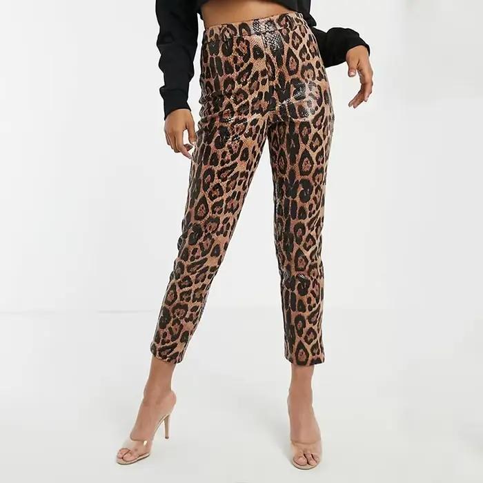 Dámske legíny z PU koženky s leopardím vzorom