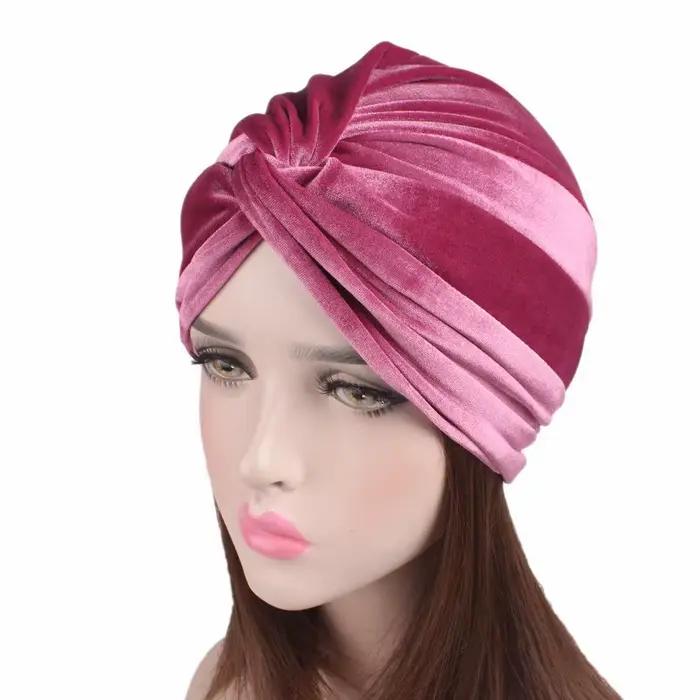Pružný zamatový turban pre ženy