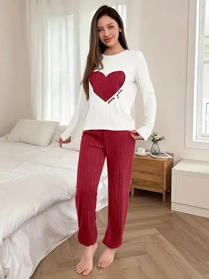 Dámske pohodlné pyžamo s flísovou podšívkou