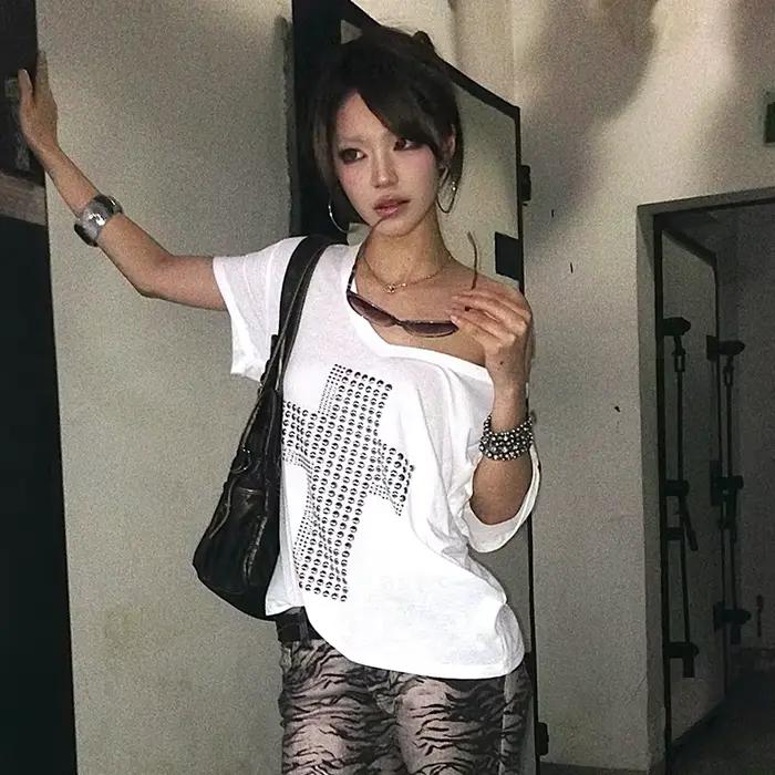 Karrram japonské Y2k kovový kríž potlač tričko Trashy 2000s V-výstrih priehľadný top Vintage Harajuku krátky rukáv