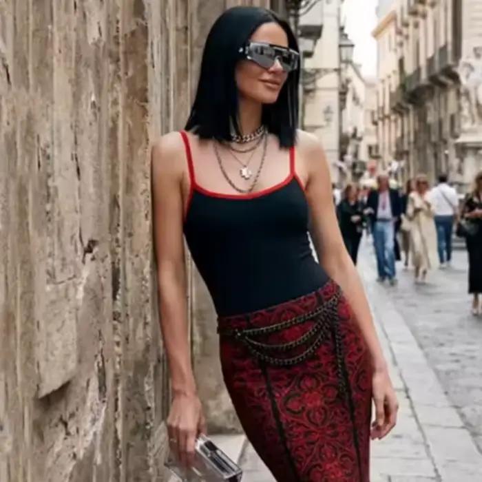 Dámska kombinéza 2026 Nová kolekcia Jar-Leto Štýlová a Trendy s Tenkými Ramienkami a Color-block Detailmi