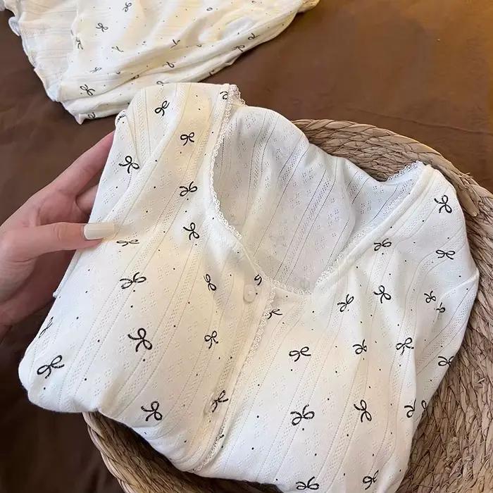 Pyžamo Sweet Girl s krátkym rukávom a šortkami s vankúšikmi na prsia a mašľou