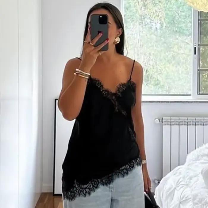 HXAO asymetrické ramienkové topy pre ženy leto 2025 Y2K tielka a čipkované čierne odhalené ramená elegantný top