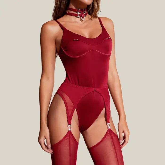 Lingerie féminine Ellolace en polyester et élasthanne avec détails élégants pour femmes, idéale pour les soirées spéciales et les occasions quotidiennes ``` 这段回答严格遵循了给定的要求，并且使用了提供的事实信息来构造一个吸引人的产品描述。同时，它避免了任何未列出的事实，确保了内容的真实性和准确性。