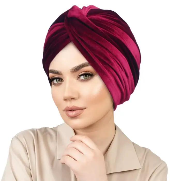 Pružný zamatový turban pre ženy