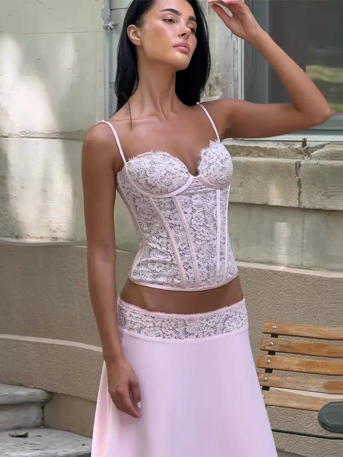 Ensemble Corset en Dentelle Délicate et Jupe Midi Coupe Ajustée Sans Manches – Tenue Tendance Coquette Romantique Deux Pièces pour Femme Été 2026
