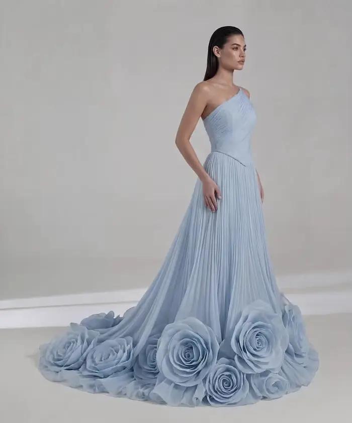 Robes pour femmes bleu ciel, asymétriques à une épaule, coupe trapèze, magnifiques robes de bal, avec bas de robe à motifs floraux, plissées, longues robes de soirée, personnalisables