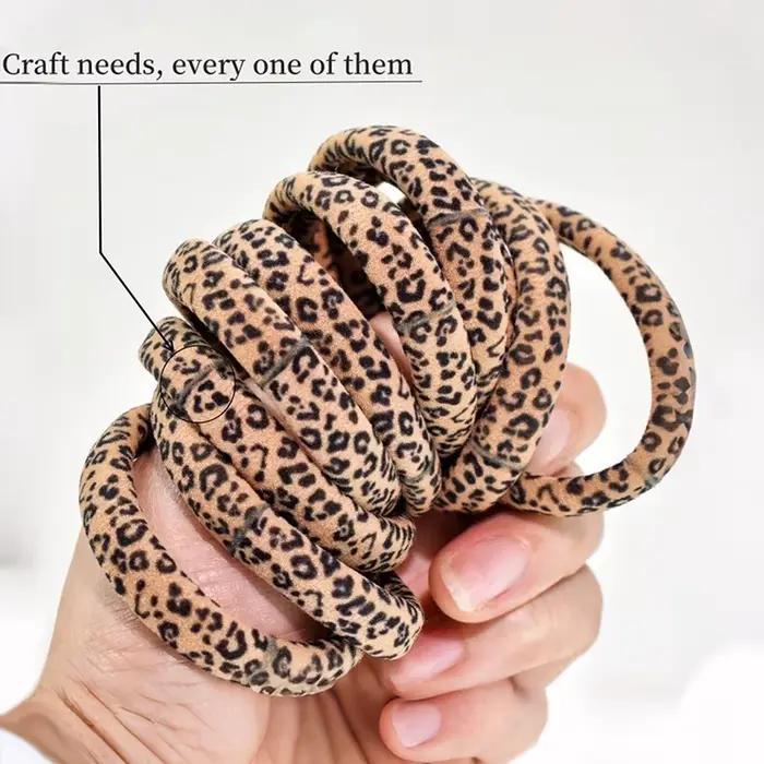 Elastická gumička do vlasov s leopardím vzorom