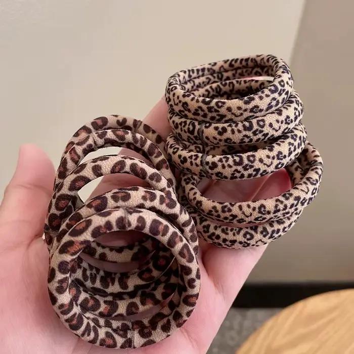 Elastická gumička do vlasov s leopardím vzorom