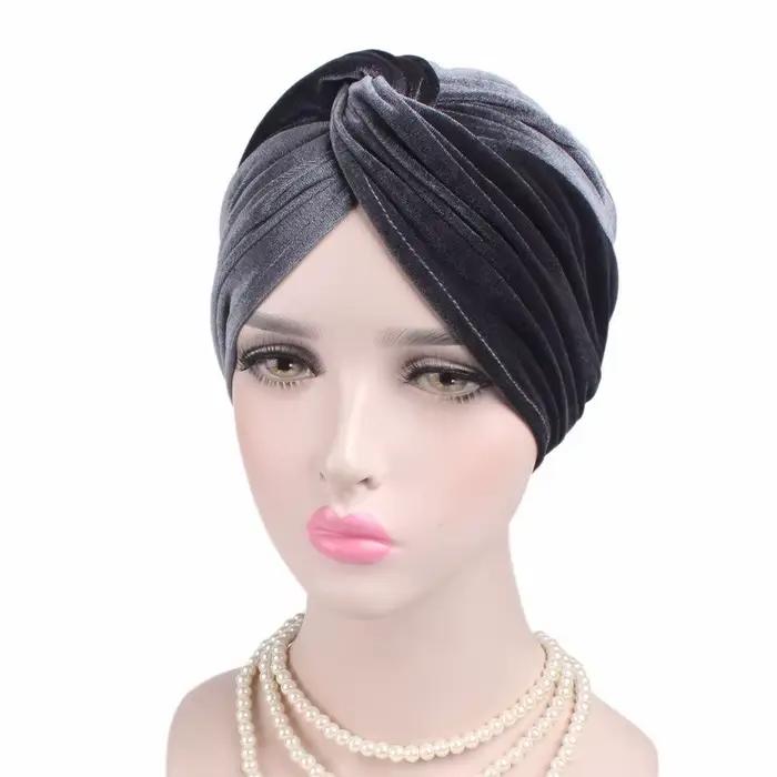 Pružný zamatový turban pre ženy