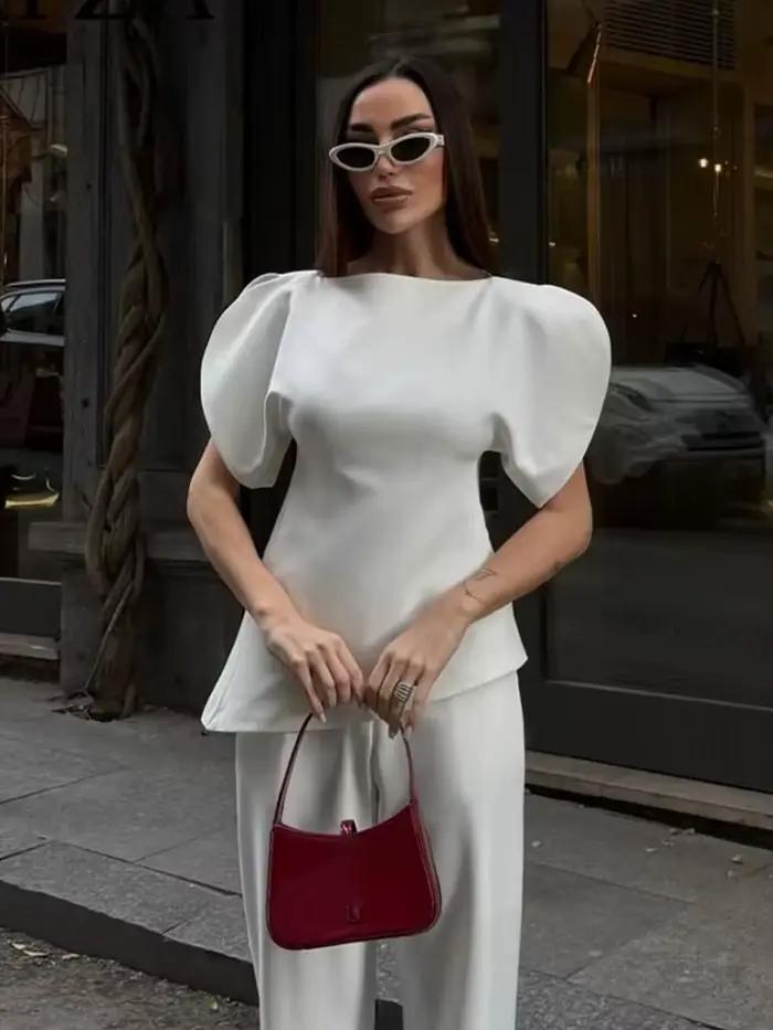 Elegantná biela blúzka s nafúknutými rukávmi a asymetrickým lemom pre ženy HH