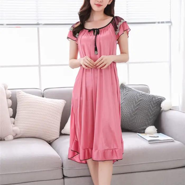 Chemise de nuit en polyester douce avec décoration en dentelle pour femmes, idéale pour les nuits d'été et les occasions spéciales