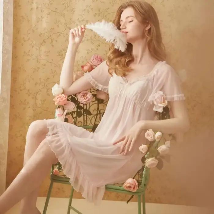 Chemise de nuit en maille style court pour femme avec soutien-gorge intégré, dentelle à volants et manches courtes