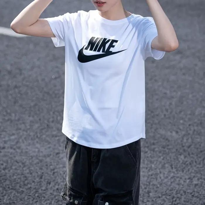 Nike Dámske tričko Essntl Icn Ftra s okrúhlym výstrihom