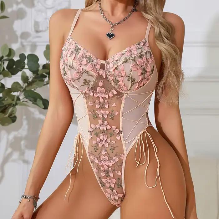 Lingerie féminine élégante en polyester et élasthanne avec broderie florale pour femmes occasions spéciales
