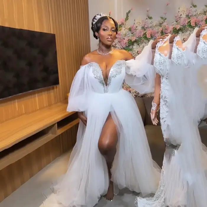 Robes de mariée blanches 2026 pour future mariée nigériane, épaules dénudées, fente latérale, en tulle et cristaux, robe de douche nuptiale personnalisée