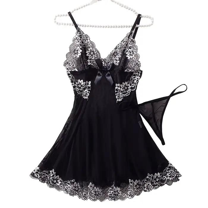 Ensemble de lingerie noire contrastante pour femme : nuisette en dentelle, string et pyjama