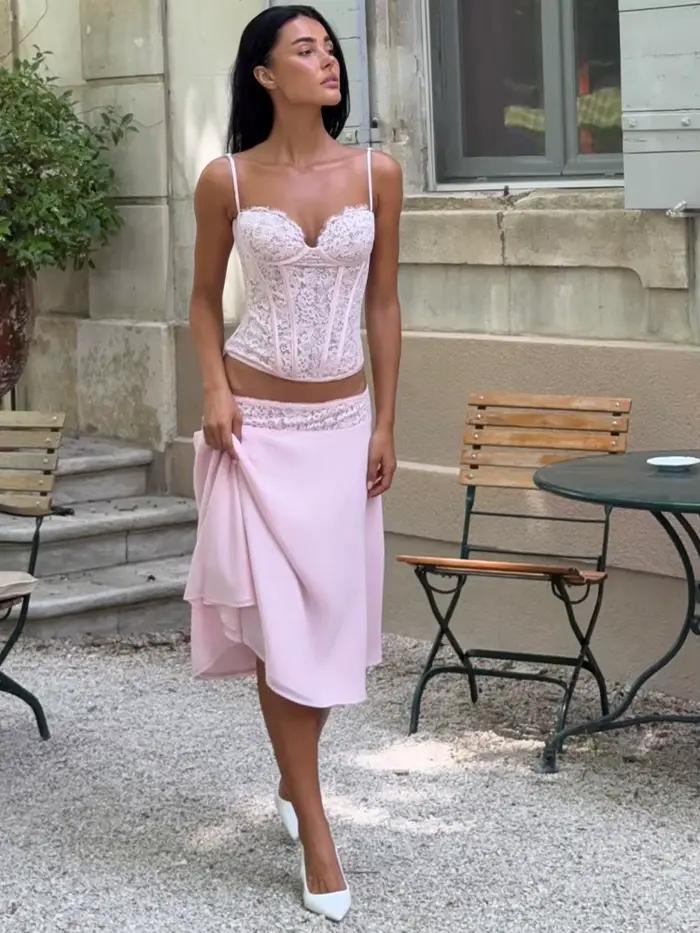 Ensemble Corset en Dentelle Délicate et Jupe Midi Coupe Ajustée Sans Manches – Tenue Tendance Coquette Romantique Deux Pièces pour Femme Été 2026