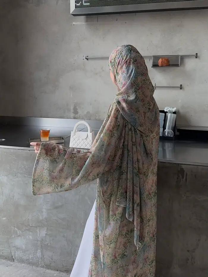 Elegantný tradičný arabský cardigan z Blízkeho východu