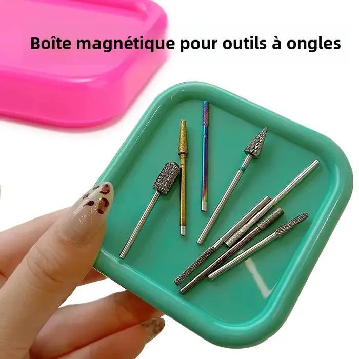 Magnetický organizér na nechtové nástroje