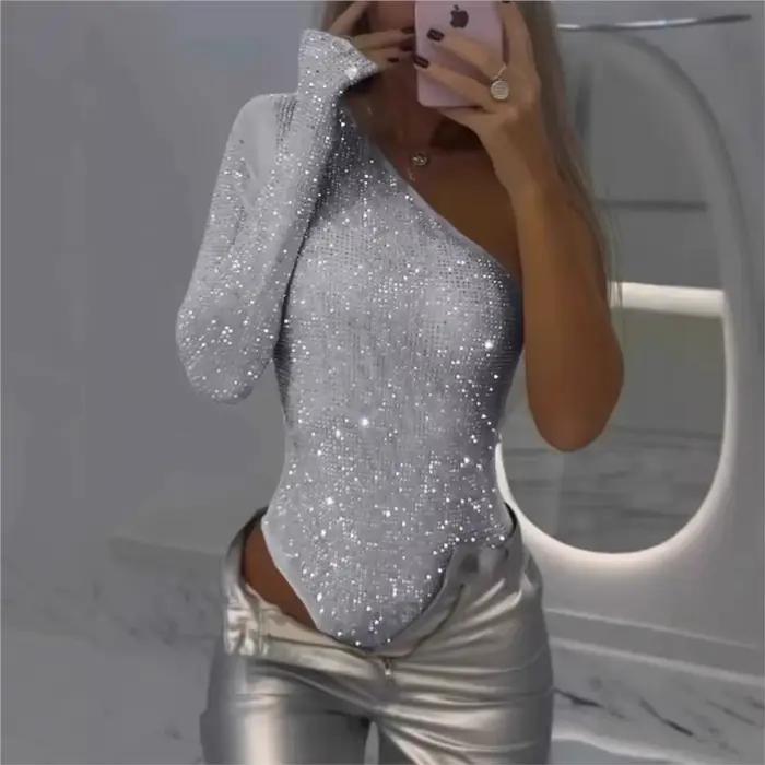 Dámske trblietavé body s asymetrickým odhaleným ramenom