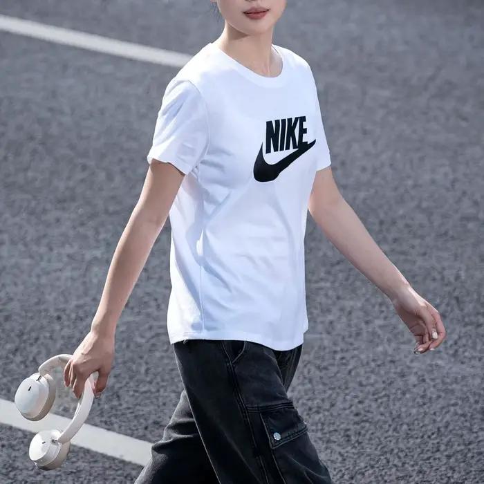 Nike Dámske tričko Essntl Icn Ftra s okrúhlym výstrihom