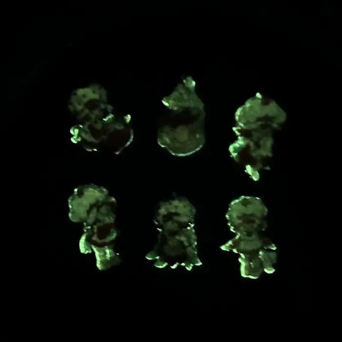 30 ks simulovaný roztomilý kreslený jahodový dievčenský živicový nechtový prívesok 3D kreatívny mäkký