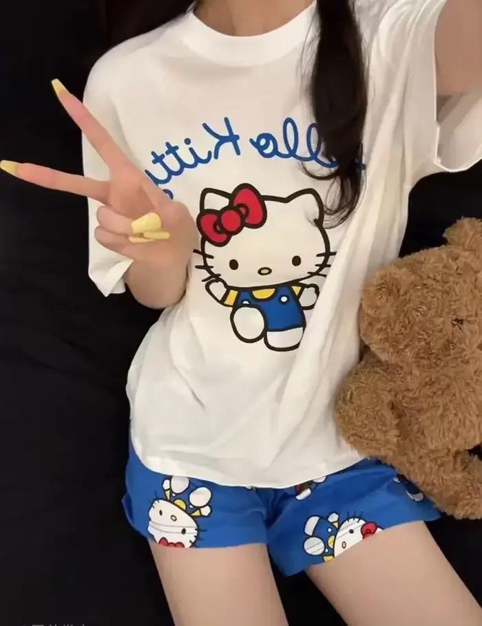 Ensemble pyjama Hello Kitty été blanc et bleu pour femme, manches courtes et shorts avec accents en dentelle, vêtements de détente doux et respirants pour la maison