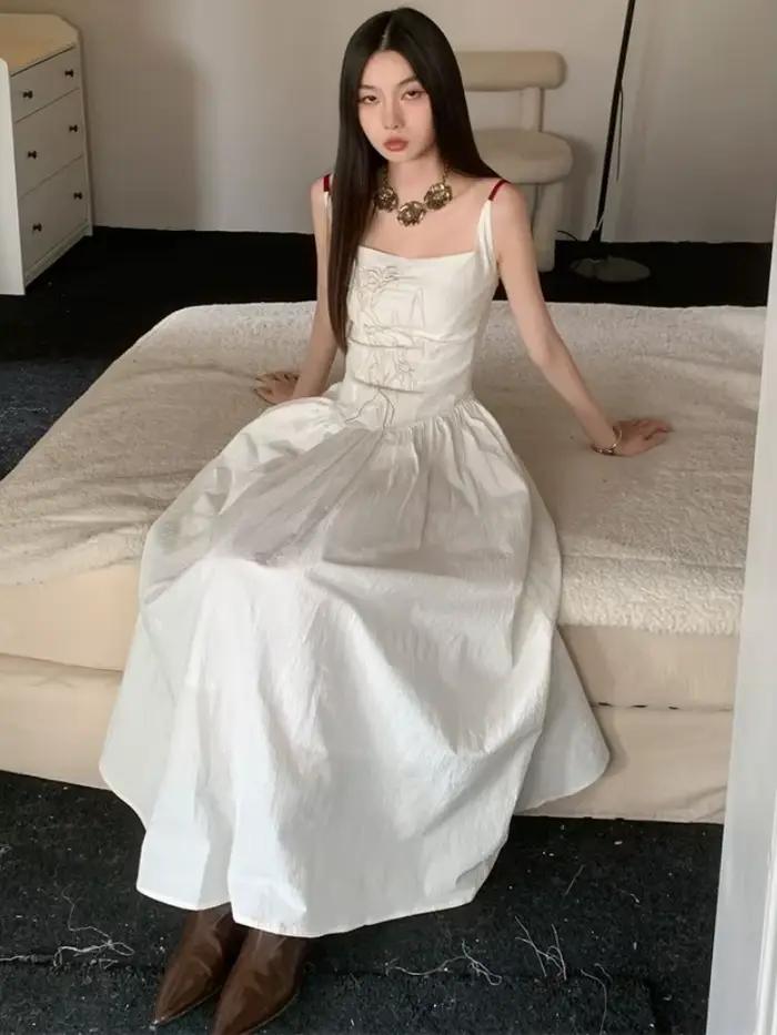 Elegantné vyšívané šaty pre ženy