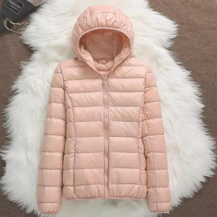 Manteau léger en nylon pour femmes avec capuche et duvet de canard blanc pour l'automne et l'hiver style bureau élégant à offrir