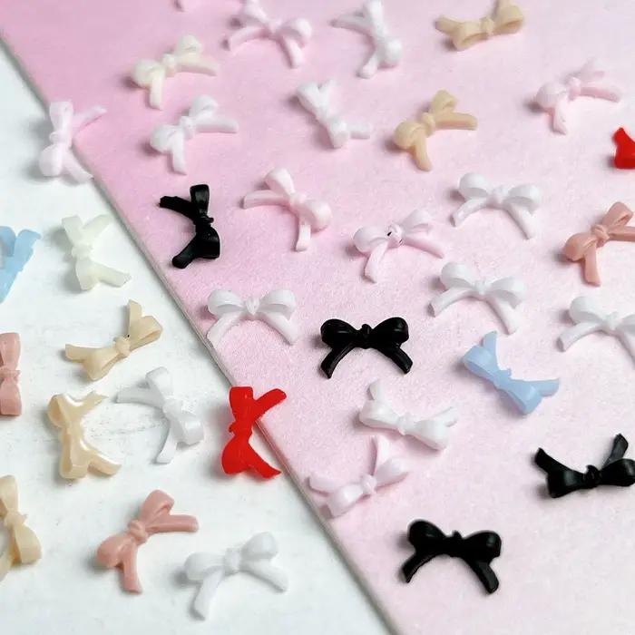100 kusov jednofarebné motýliky z živice na nechty 3D Mini roztomilé mašle na