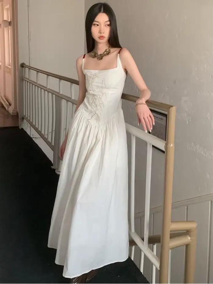 Elegantné vyšívané šaty pre ženy