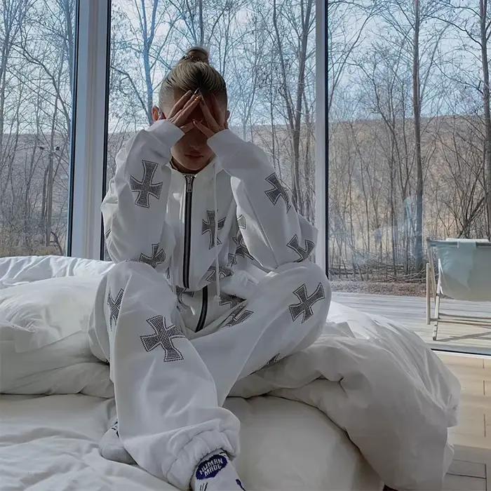 Dvojdielny set s gotickým krížom pre ženy