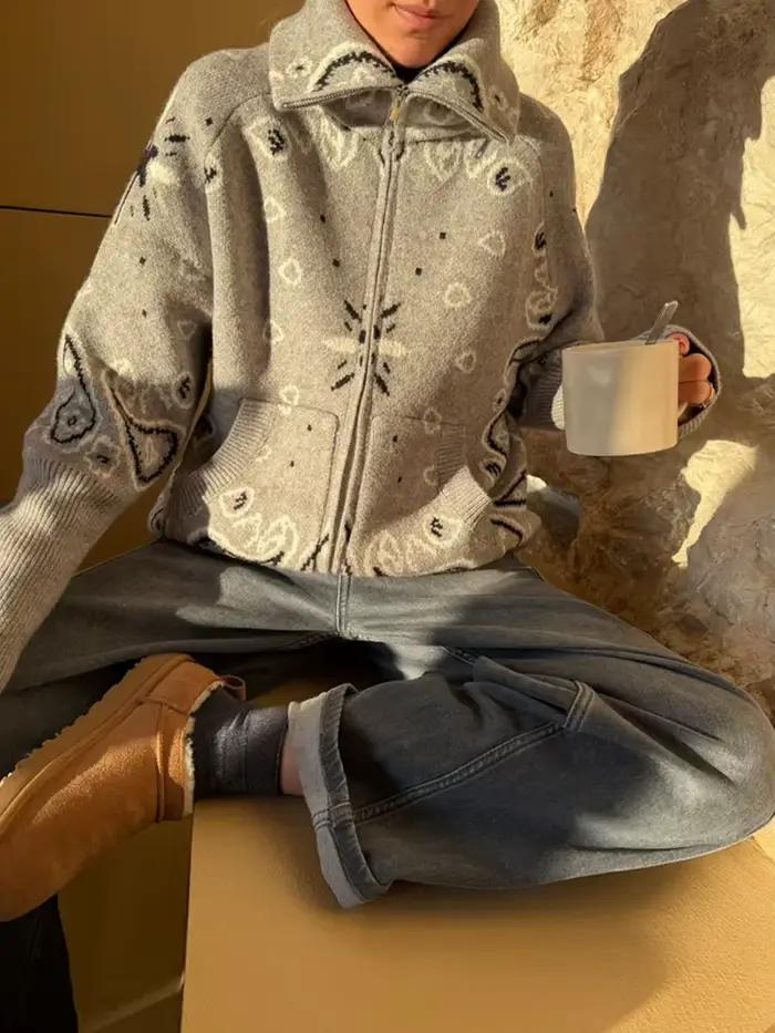 Dámsky žakárový pletený cardigan so stojačikom