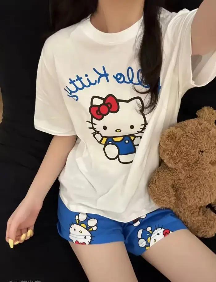 Ensemble pyjama Hello Kitty été blanc et bleu pour femme, manches courtes et shorts avec accents en dentelle, vêtements de détente doux et respirants pour la maison