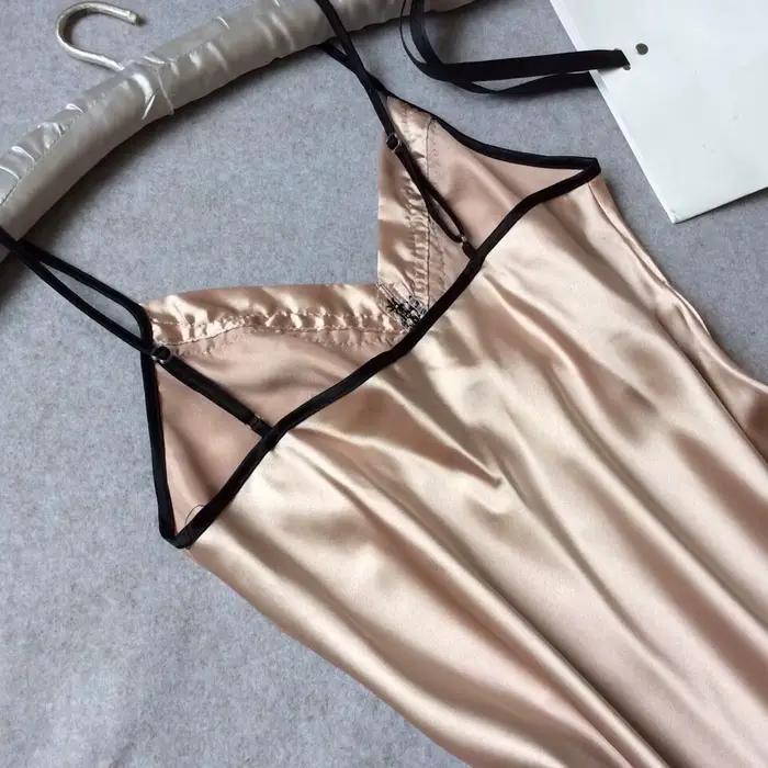 Robe de nuit en soie élégante et sexy avec détails en dentelle pour femmes, idéale pour les occasions spéciales et le confort nocturne