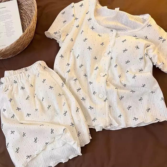 Pyžamo Sweet Girl s krátkym rukávom a šortkami s vankúšikmi na prsia a mašľou