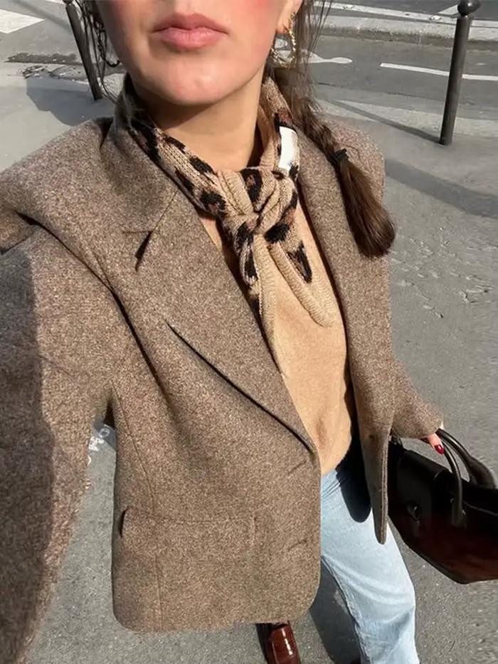Dámske kancelárske sako s ofinou