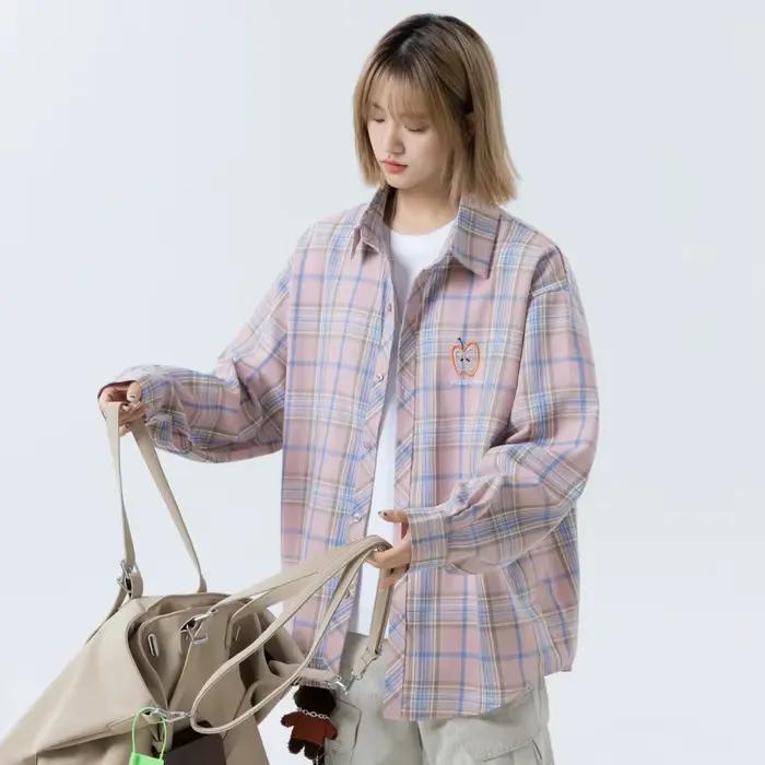 Oversize károvaná košeľa pre ženy s výšivkou jablka – Módne ležérne blúzky a košele pre