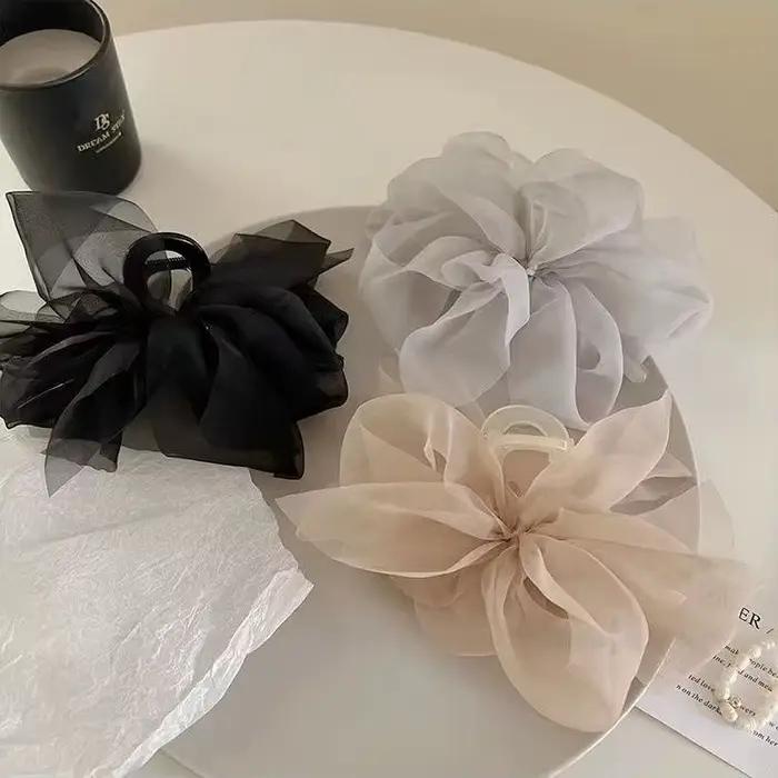 Elegantná spona do vlasov z reťaze s mašľou na chvost a vrkoče