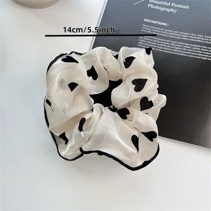 Minimalistické mäkké látkové gumičky do vlasov pre ženy