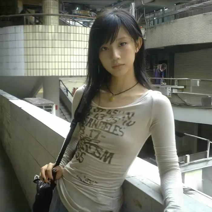 Tričko s dlhými rukávmi s japonským nápisom